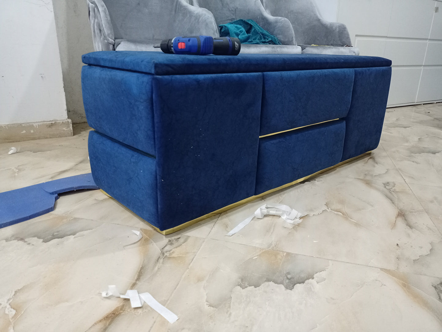 سرير 180 + بوف + بانكيت (بخصم خيالي )