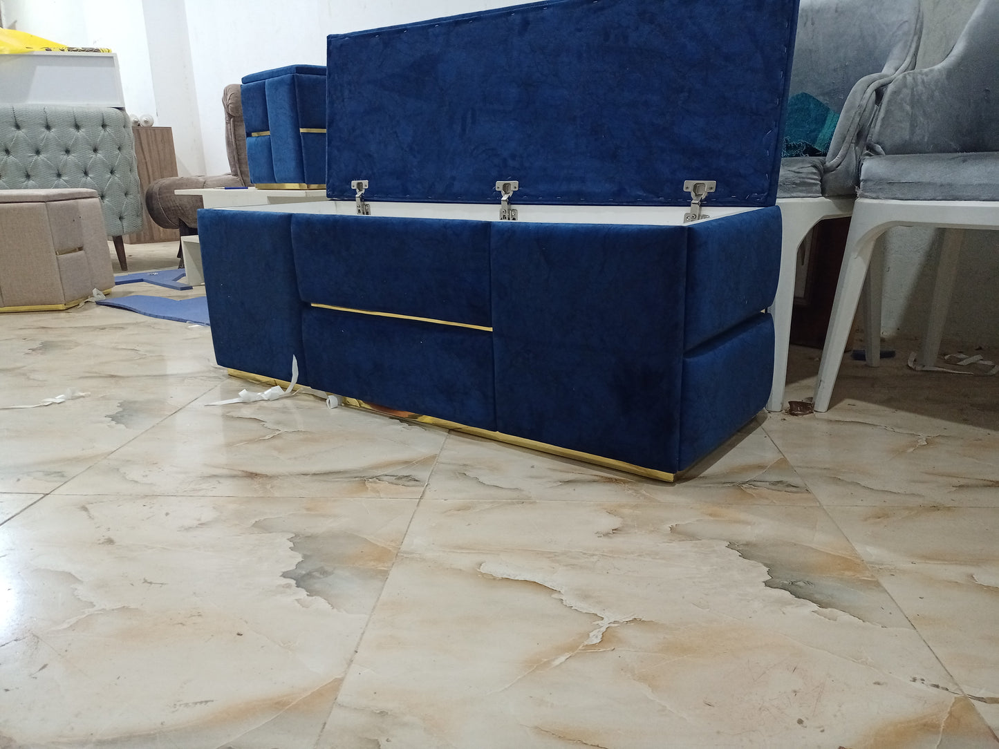 سرير 180 + بوف + بانكيت (بخصم خيالي )
