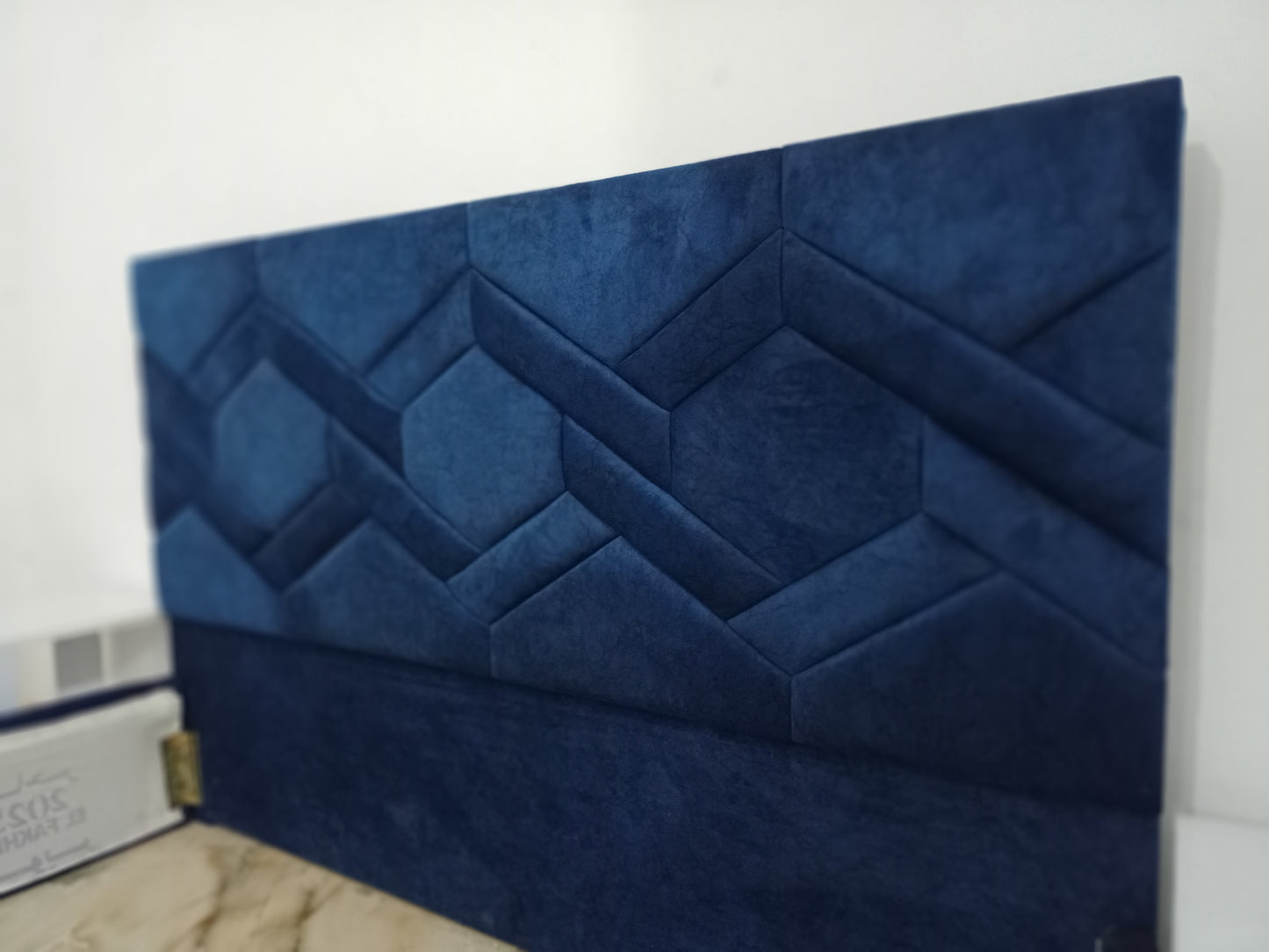 سرير 180 + بوف + بانكيت (بخصم خيالي )