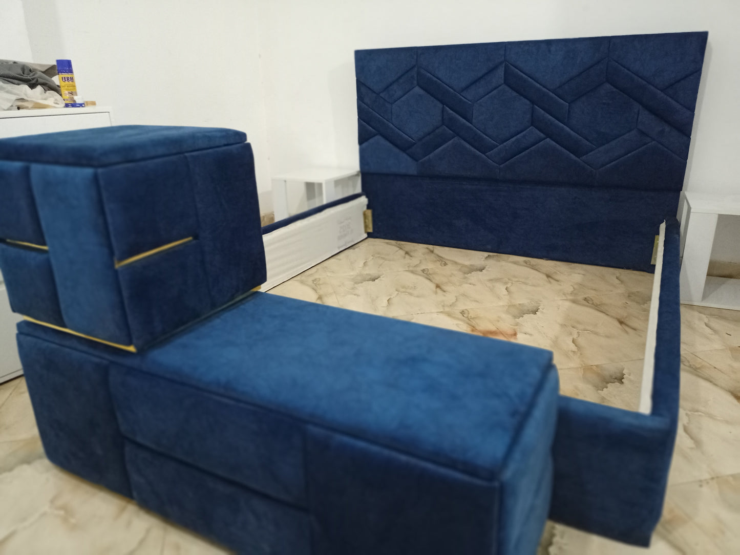 سرير 180 + بوف + بانكيت (بخصم خيالي )